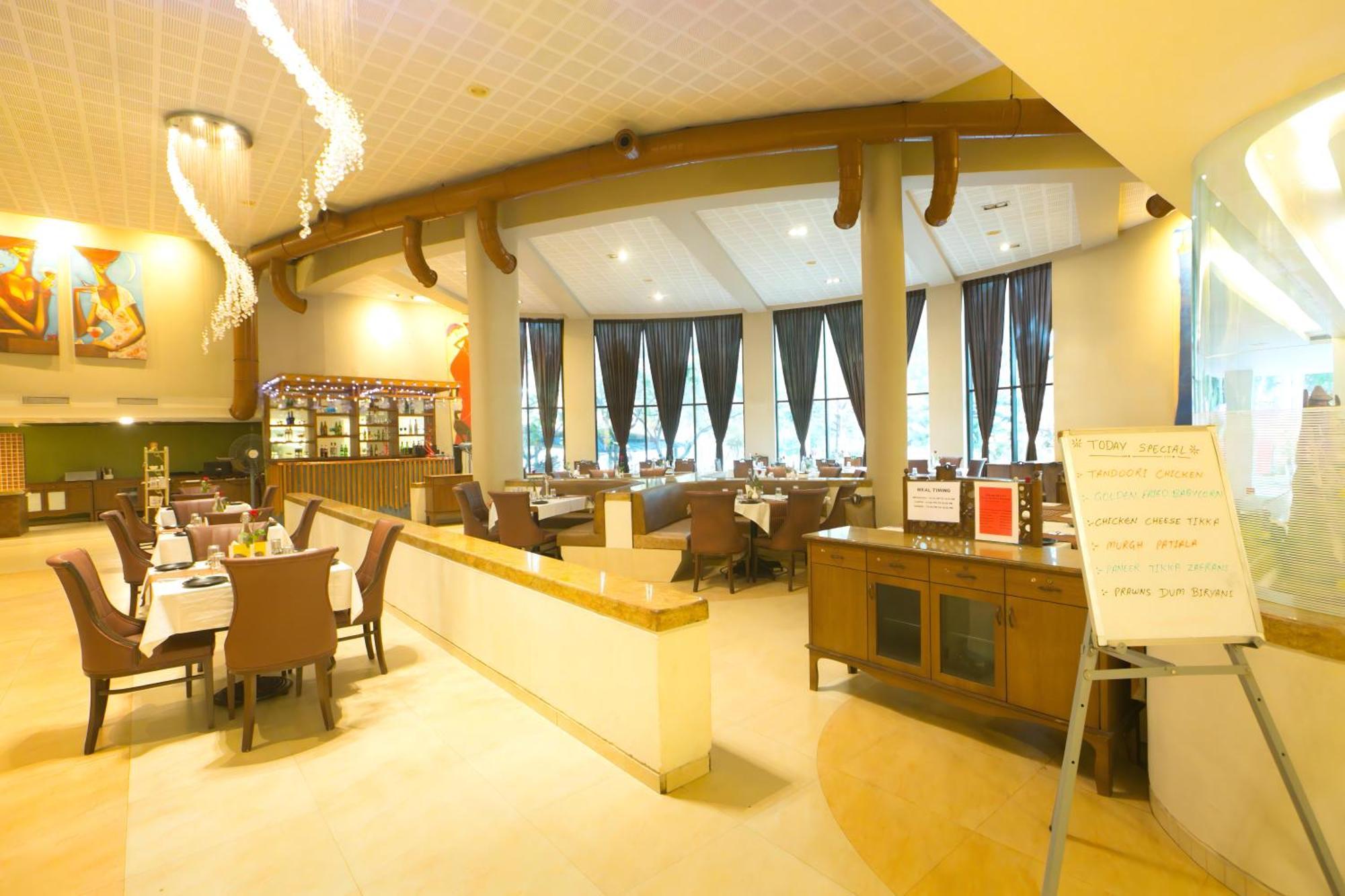 Neelam The Glitz Hotel Calangute Exterior photo